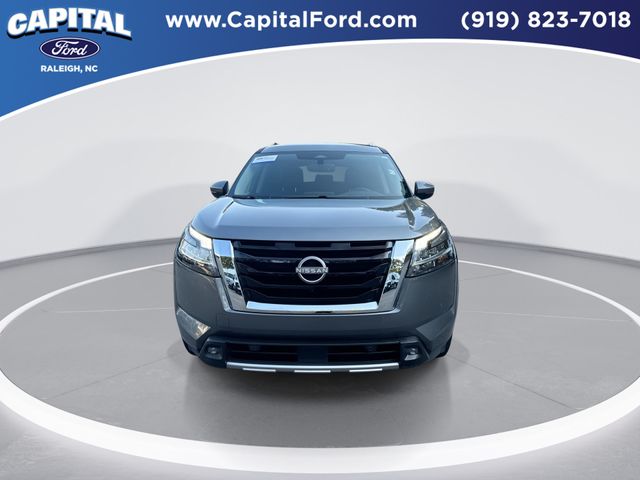 Used 2022 Gray Nissan SL image 3