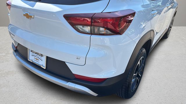 Used 2025 White Chevrolet LT image 38