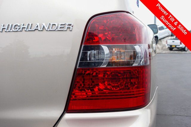 used 2007 Toyota Highlander car, priced at $7,500