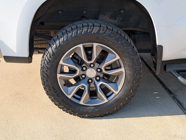 View vehicle photo 5