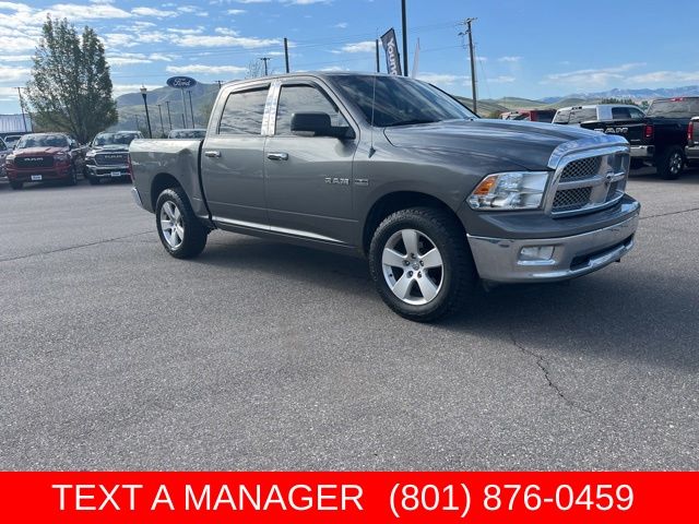 Mineral Gray Metallic Clearcoat/Light Graystone PC 2009 Dodge RAM 1500 SLT Crew Cab 4WD Pickup Truck Four-Wheel Drive 5-Speed Automatic