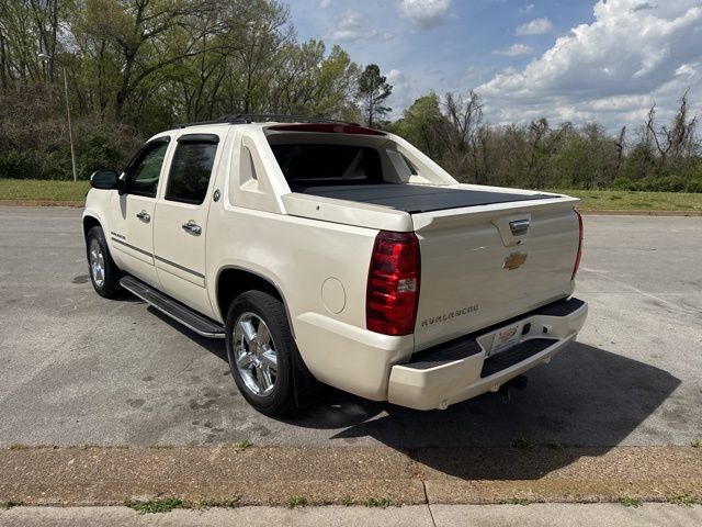 View vehicle photo 5