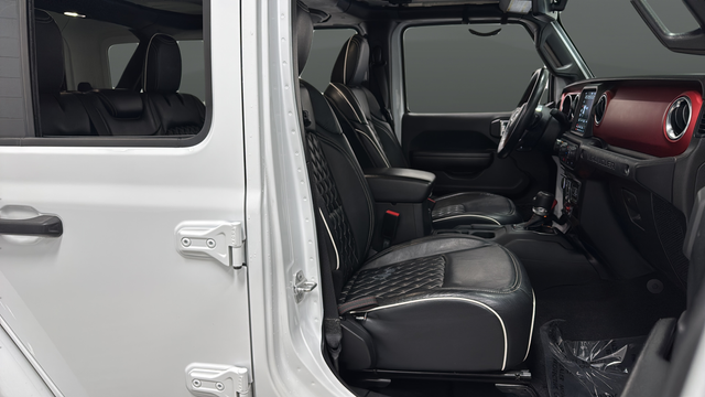 Used 2021 Bright White Clearcoat Jeep Unlimited Rubicon image 23