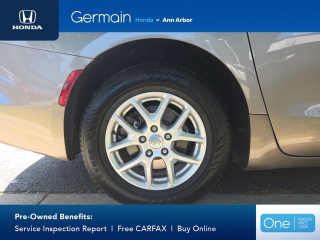 Used 2017 Molten Silver Chrysler Touring image 9