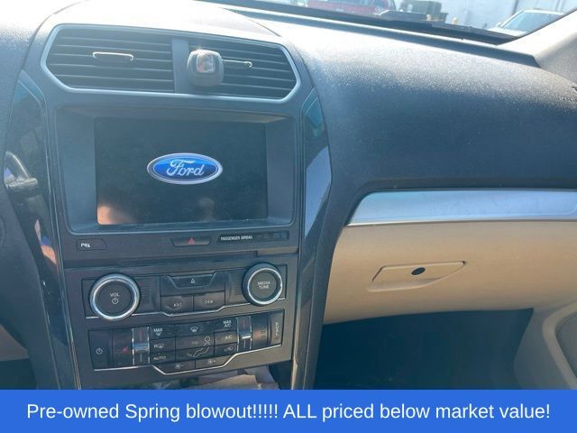 Used 2017 White Ford XLT image 26