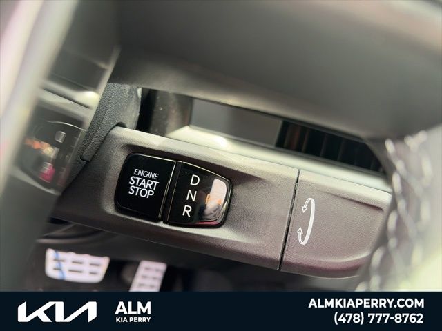 New 2027 Glacial White Pearl Kia X-LINE SX image 6