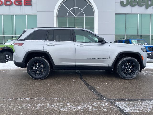 2026 Jeep Grand Cherokee Laredo - Pse exterior view 4