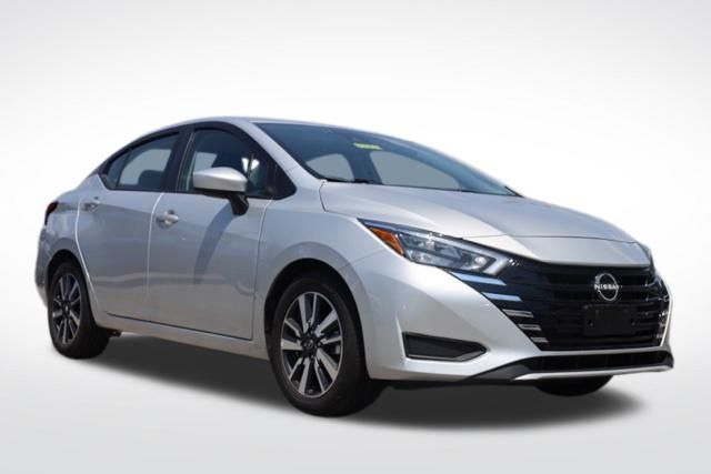 Brilliant Silver Metallic 2025 Nissan Versa SV FWD Sedan Front-Wheel Drive Continuously Variable Transmission