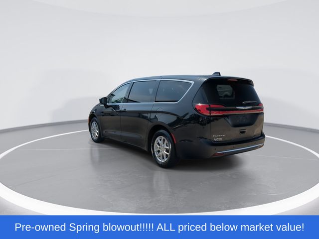 Used 2023 Black Chrysler Touring L image 6