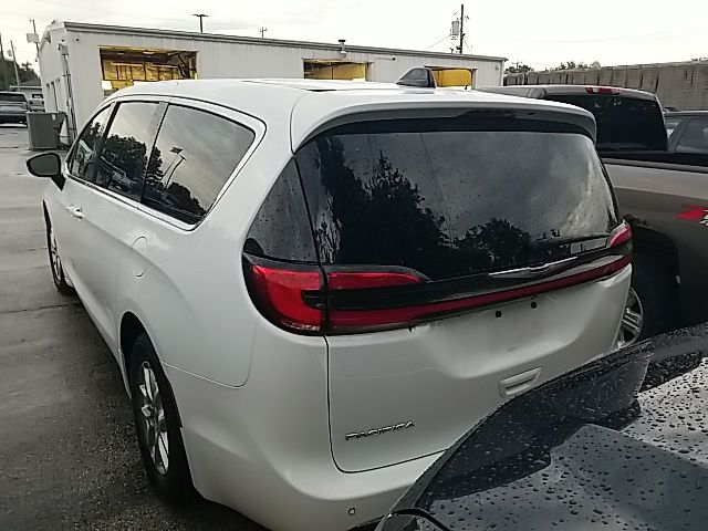 Used 2024 Chrysler Pacifica Van