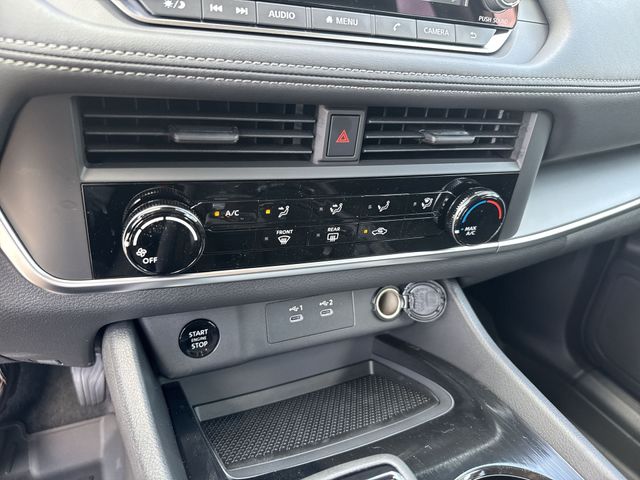 Used 2026 White/off-white Nissan S image 21