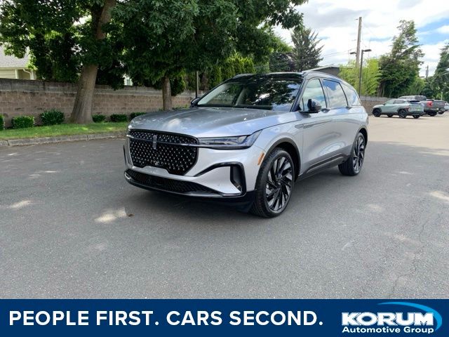 Silver Radiance Metallic Clearcoat 2026 Lincoln Nautilus SUV / Crossover All-Wheel Drive Continuously Variable Transmission