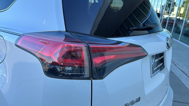 2017 Toyota RAV4 Platinum 12