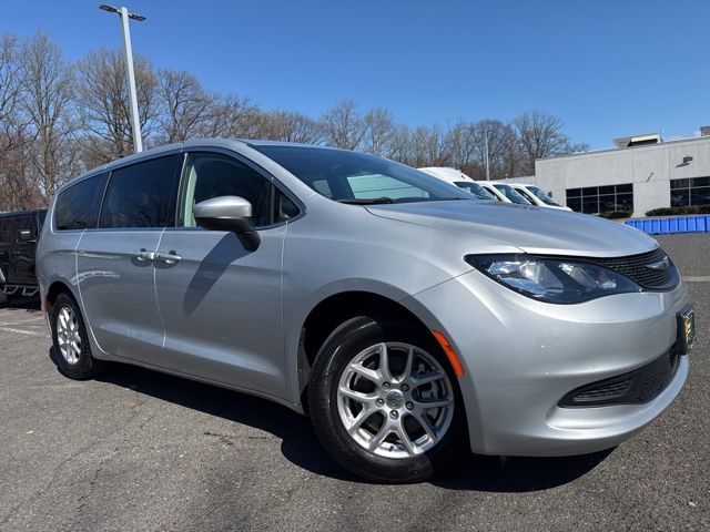 Silver Mist Clearcoat 2023 Chrysler Voyager LX FWD Minivan Front-Wheel Drive 9-Speed Automatic