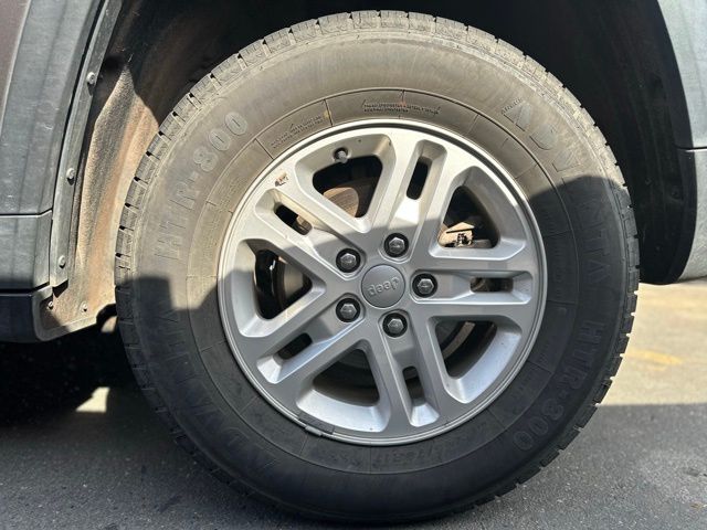 used 2024 Jeep Grand Cherokee car, priced at $26,667