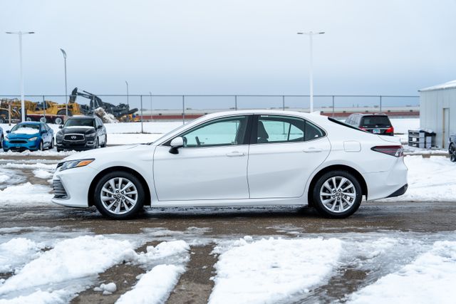 2023 Toyota Camry LE 4