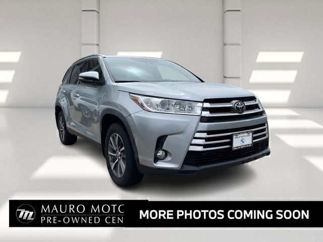 Celestial Silver Metallic 2019 Toyota Highlander XLE AWD SUV / Crossover All-Wheel Drive 8-Speed Automatic