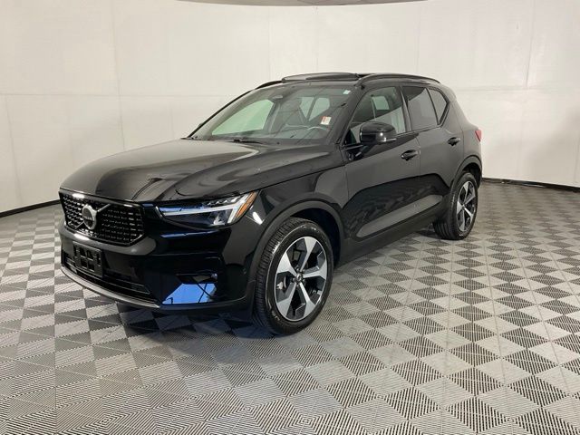Onyx Black Metallic 2025 Volvo XC40 SUV / Crossover All-Wheel Drive Automatic