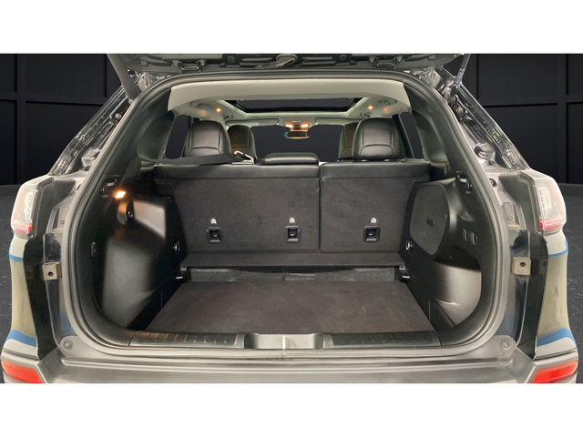 Used 2023 Diamond Black Crystal Pearlcoat Jeep Altitude image 27