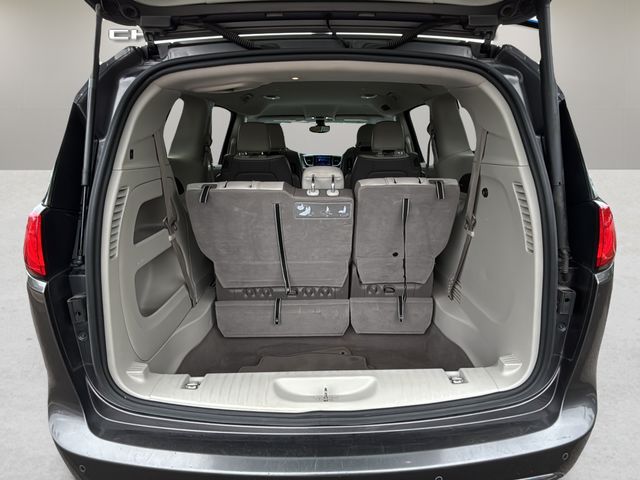 Used 2017 Gray Chrysler Touring L Plus image 31