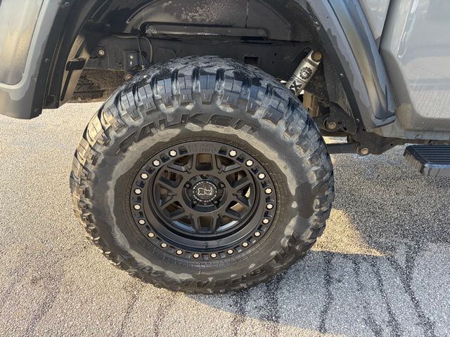 Used 2020 Gray Jeep Sport image 21