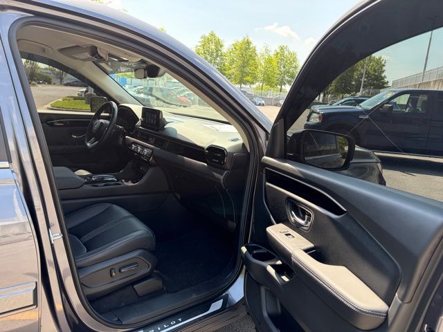 used 2025 Honda Pilot car, priced at $43,895