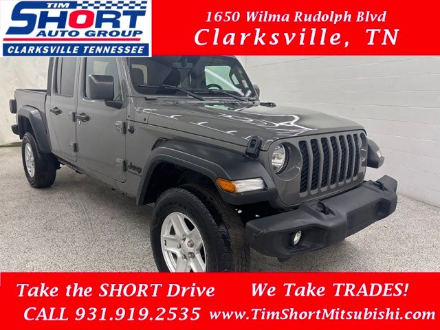 Sting-Gray Clearcoat 2020 Jeep Gladiator Pickup Truck Four-Wheel Drive 6-Speed Manual