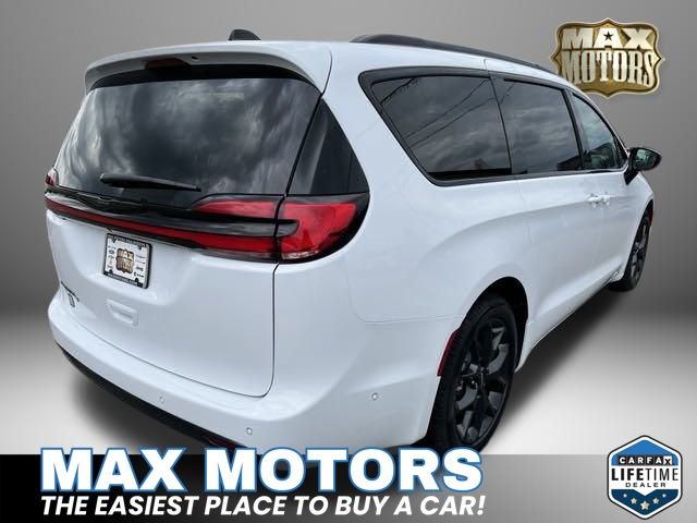 2024 Chrysler Pacifica Touring L 11