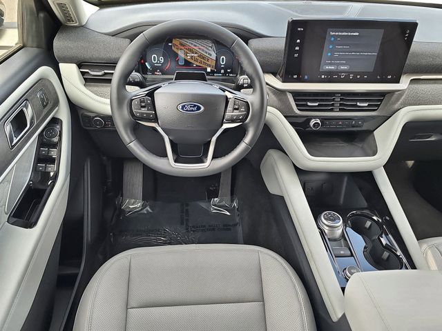 New 2026 Star White Metallic Tri-Coat Ford Platinum™ image 22