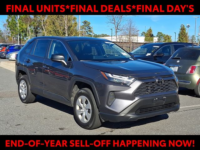 2024 Toyota RAV4 LE's photo