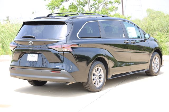 2026 Toyota Sienna XLE - 7