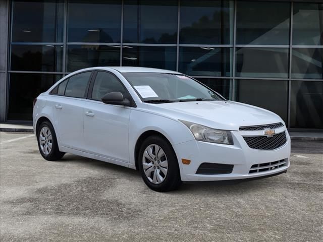 Summit White 2014 Chevrolet Cruze LS Sedan FWD Sedan Front-Wheel Drive 6-Speed Automatic Overdrive