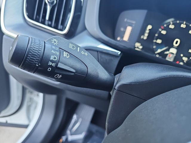 Used 2019 White Volvo T6 Momentum image 24