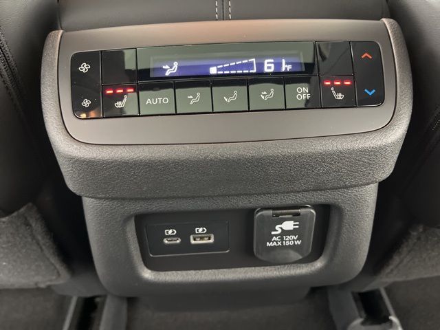 2025 Everest White Pearl Tricoat/Super Black Nissan Pathfinder Platinum FWD SUV