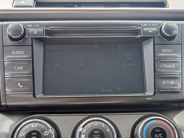 2015 Toyota RAV4 - Image 22