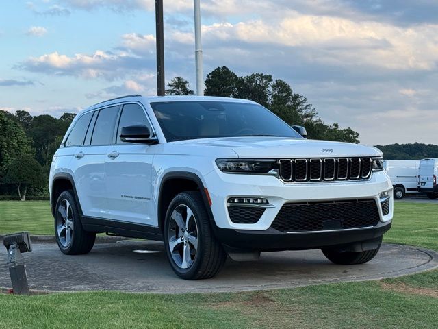 Bright White Clearcoat 2025 Jeep Grand Cherokee Limited 4WD SUV / Crossover Four-Wheel Drive 8-Speed Automatic