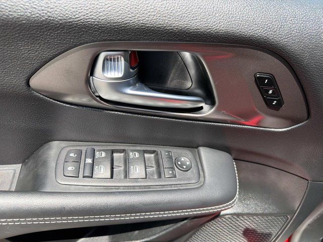 Used 2025 Chrysler Pacifica Van