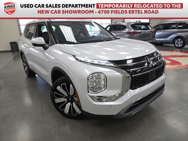 White Diamond 2025 Mitsubishi Outlander SUV / Crossover Front-Wheel Drive Continuously Variable Transmission