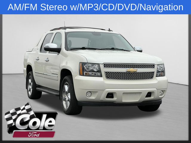 White Diamond Clearcoat 2011 Chevrolet Avalanche LTZ 4WD Pickup Truck Four-Wheel Drive 6-Speed Automatic