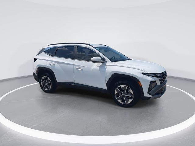 Used 2025 White Hyundai SEL Convenience image 2
