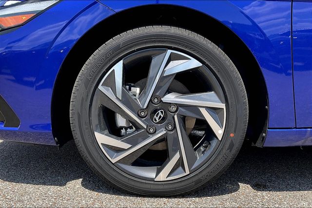 2025 Hyundai Elantra Hybrid Limited photo