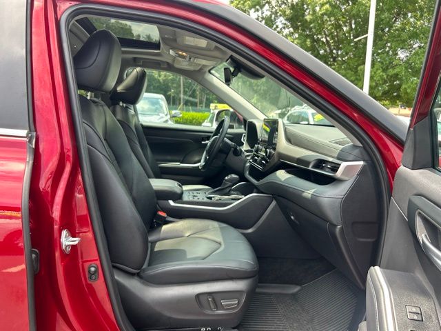 Used 2025 Toyota Highlander SUV