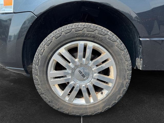 2011 Lincoln Navigator Base - Tuxedo Black Metallic exterior view 9
