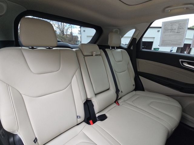 2022 Ford Edge Titanium:168337A