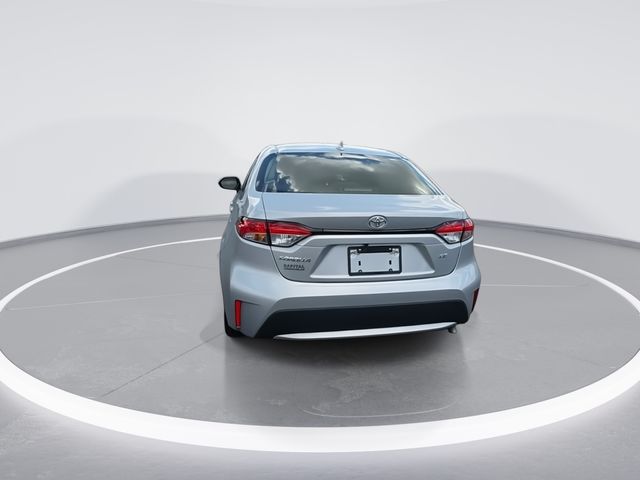 Used 2022 Silver Toyota LE image 7