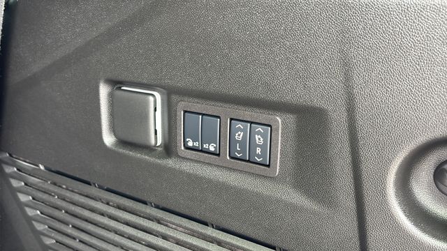 Used 2025 Black Chevrolet High Country image 34