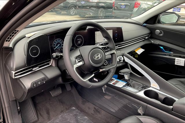 2024 Hyundai Elantra Hybrid Limited photo
