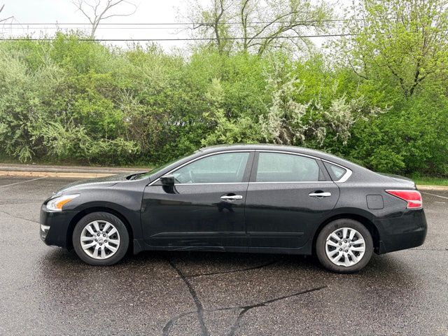 Used 2014 Nissan Altima S with VIN 1N4AL3AP1EC177239 for sale in Ypsilanti, MI