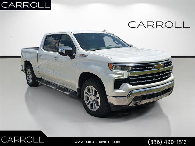 White (Iridescent Pearl Tricoat) 2022 Chevrolet Silverado 1500 Pickup Truck Four-Wheel Drive Automatic