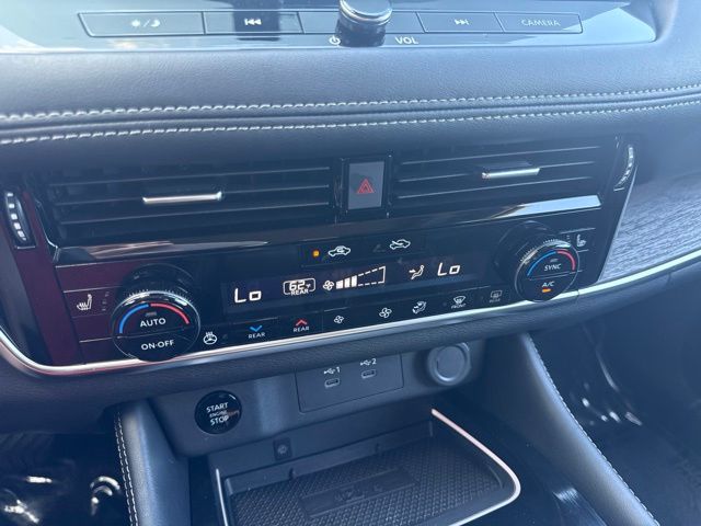 2025 Nissan Rogue Platinum:C02794